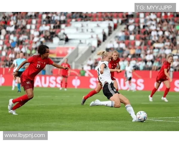 丹麦女足与波黑女足激战正酣争夺欧洲女足赛场的荣耀与未来