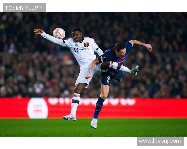 曼联与塞维利亚激战正酣谁能在欧战中笑到最后 曼联与塞维利亚激战正酣谁能在欧战中笑到最后